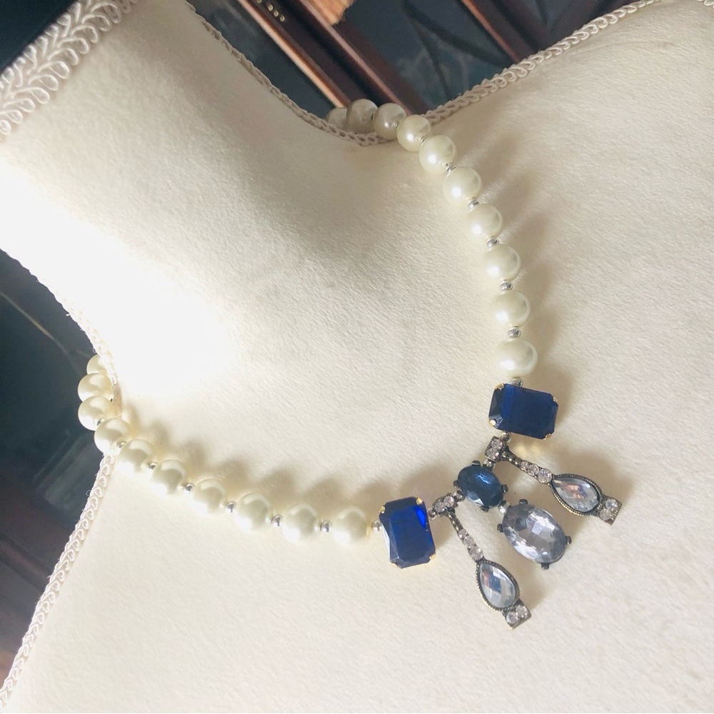Handcrafted classy elegant white glass Pearl faceted stone accent necklace